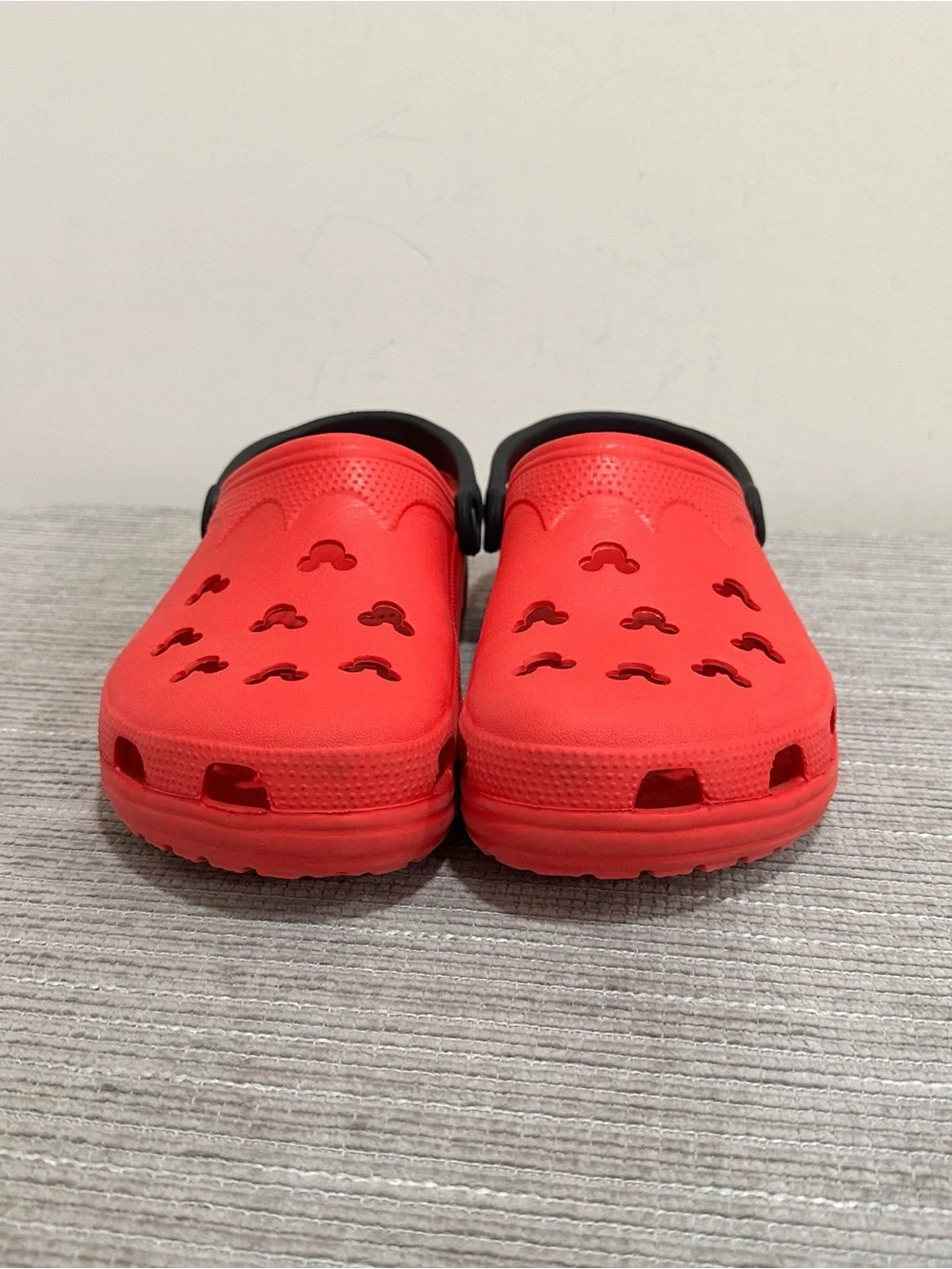 Crocs Classic Disney Mickey Mouse Clogs Red Black Strap Men 10-11 Women 12-14 XL